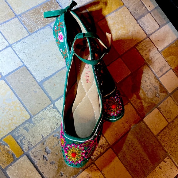 TWO LIPS Shoes BALLEY STYLE Flats with Straps Size 8 Green with Sparkle SO CUTE - Picture 7 of 8